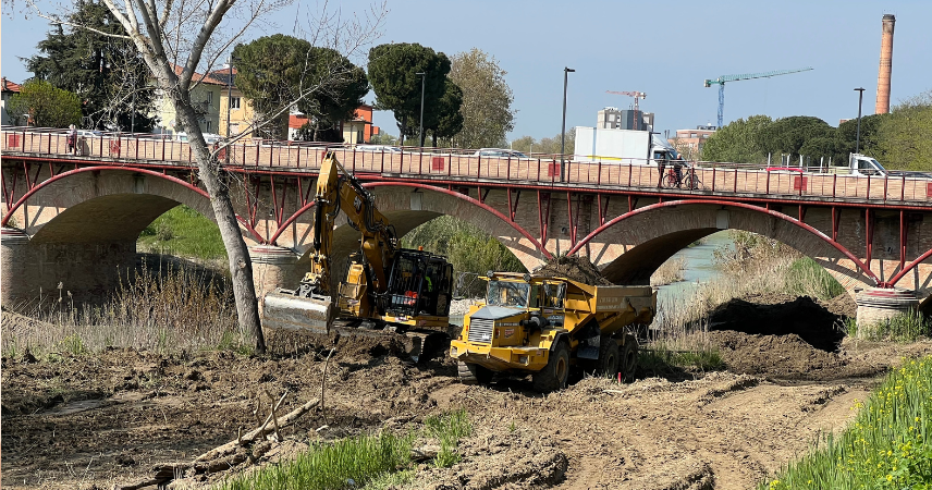 Lavori lungo il fiume Savio Immagine di Lavori lungo il fiume Savio